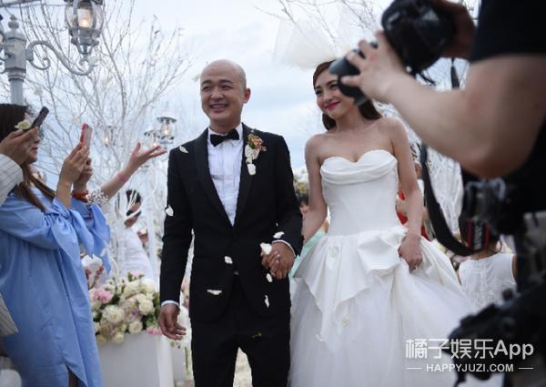 隆诗VS包包，两场在巴厘岛举办的婚礼，为什么评价差这么多？