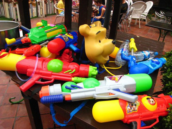 泰国泼水节过了还有必要去吗,在泰国遇到泼水节会不会随便泼