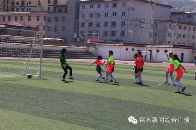 阳光校园快乐足球,阳光足球快乐体育视频