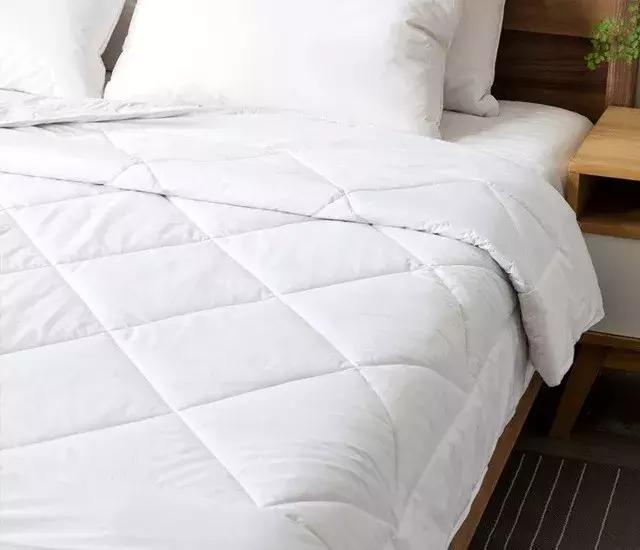 被子怎么选又轻又保暖,冬天被子哪种比较轻保暖还好