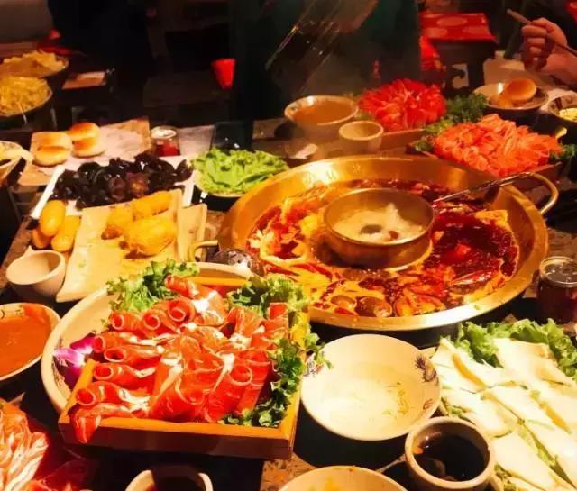 大连有一家特别的火锅店,大连适合去吃的平价火锅店