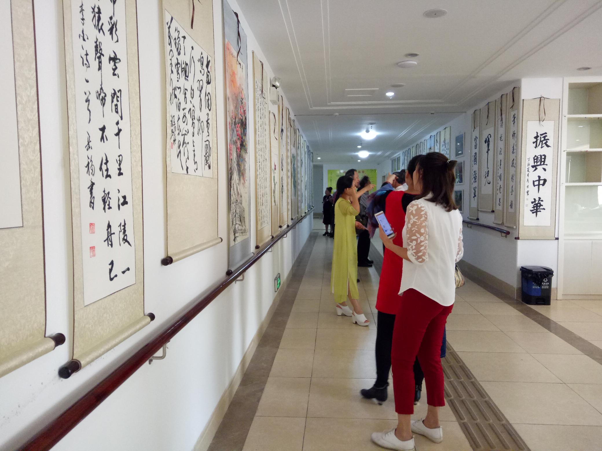 番禺｜笔墨寄情思，书画展赤心！听说桥南书画爱好者都来了这里