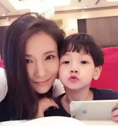 小包总杨烁海边精彩片段,小包总杨烁深情演唱歌曲