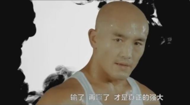 一龙最牛的一次ko,一龙罕见高扫腿ko对手功力深厚