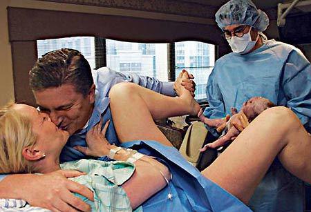 胎儿在妈妈的身体里面是什么样的,胎儿从子宫出来过程