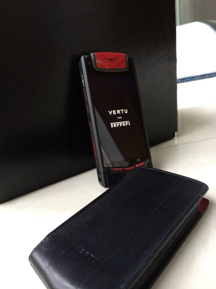 卖过189万一部的VERTU手机倒了，现在这些手机是土豪专属