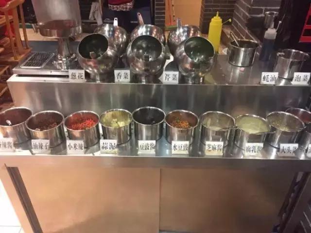 2个人30元就吃撑！这条街光看名字就能流口水！