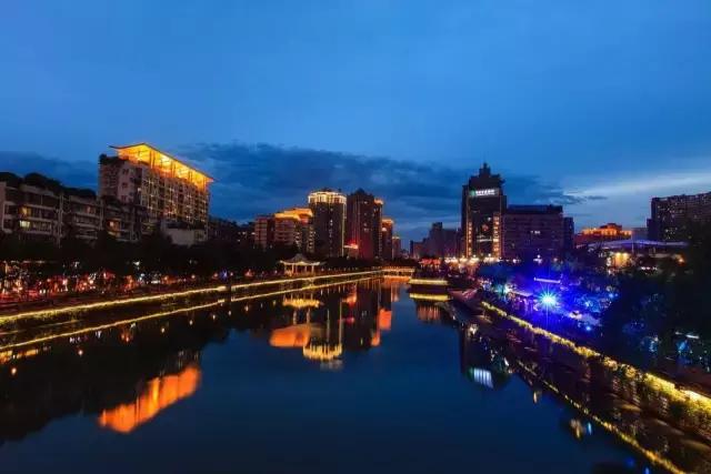 2个人30元就吃撑！这条街光看名字就能流口水！