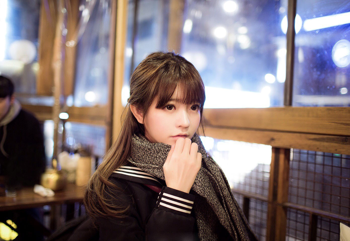 发什么内容到朋友圈，瞬间吸引更多的女生关注你