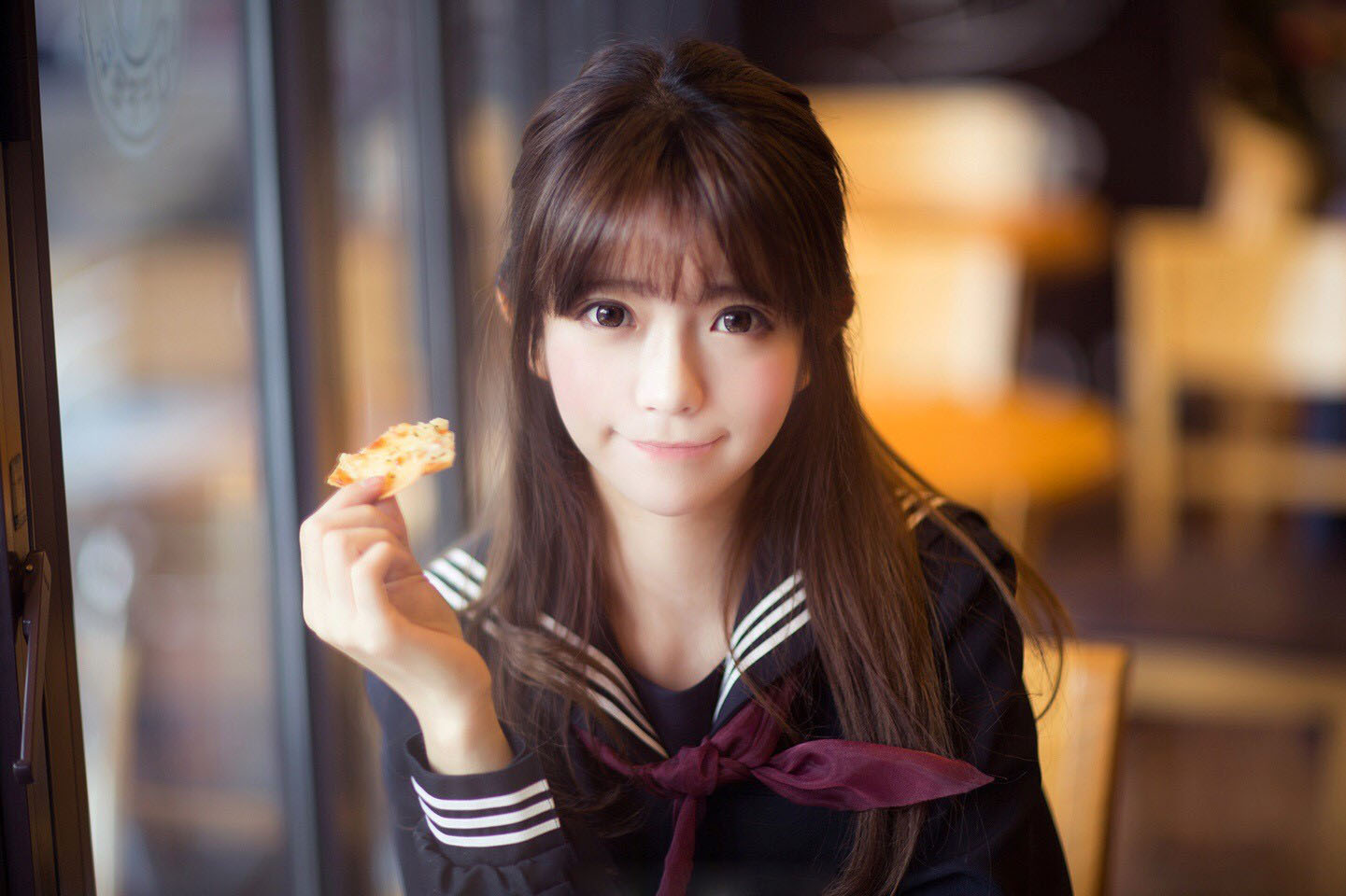 发什么内容到朋友圈，瞬间吸引更多的女生关注你