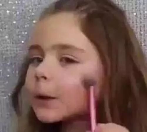 手残还怪化妆品不好？还不如人家5岁萝莉