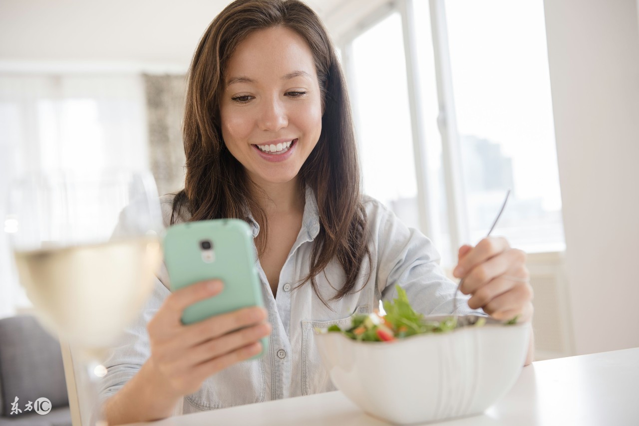 别人介绍女孩子微信怎么聊,朋友介绍女孩子刚加微信该怎么聊