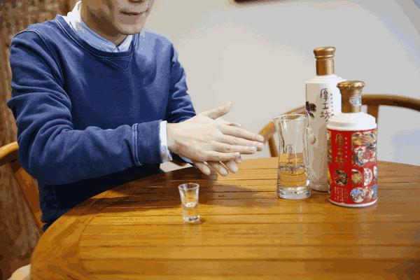 白酒的勾兑和纯粮食酒怎么区分,怎么区分纯粮食白酒和酒精勾兑酒