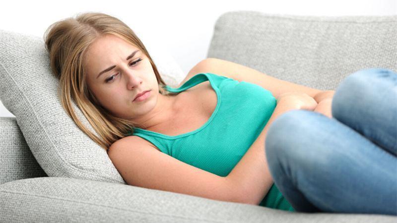 额头反复长痘的原因及解决方法,额头长痘的原因和解决方法