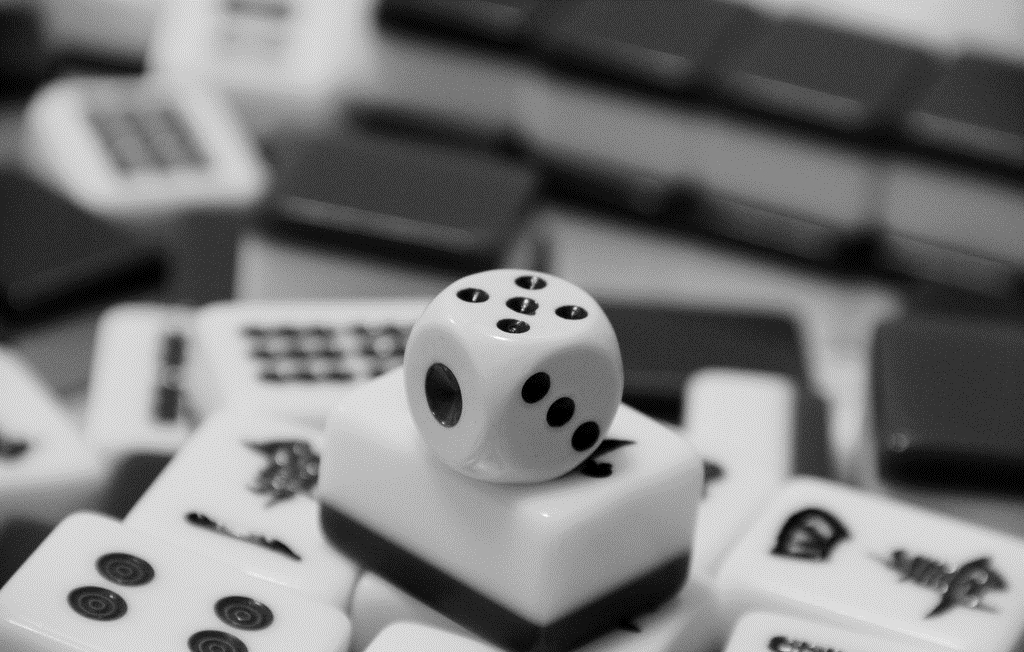 不能吃牌只能碰牌的麻将打法技巧,麻将血战碰牌不打能不能再继续杠