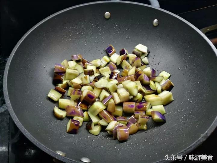 炒茄子错了教你一招茄子吸油,美食篇茄子怎么才能少吸油