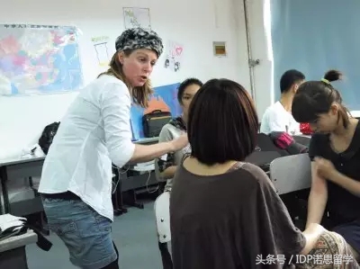 中英小学生守则对比你有什么看法,比较中国和外国中小学生守则