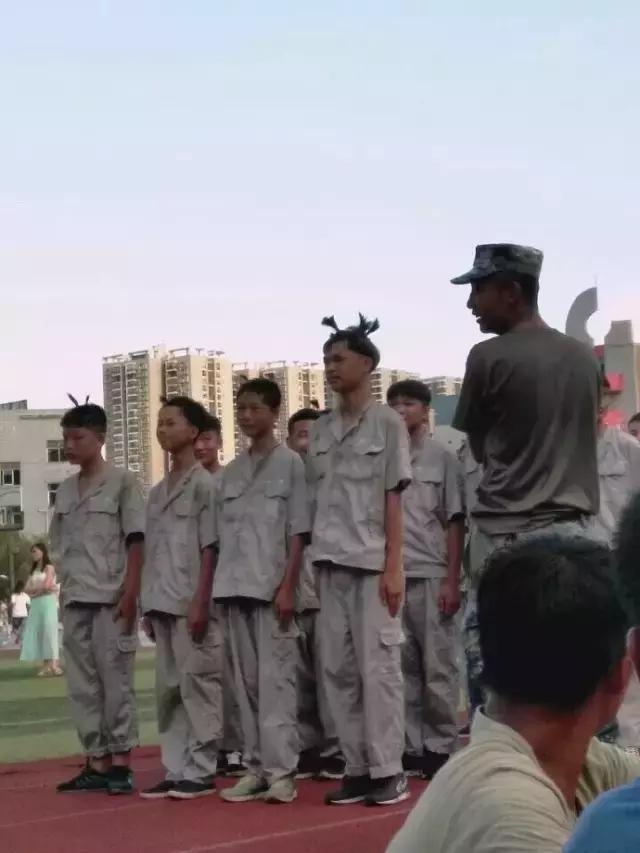 ktv专业培训,ktv会所统一工作服