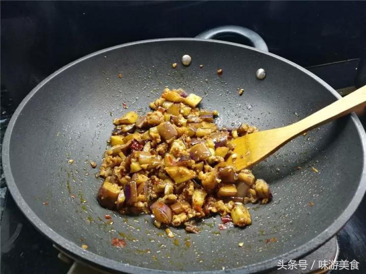 炒茄子错了教你一招茄子吸油,美食篇茄子怎么才能少吸油