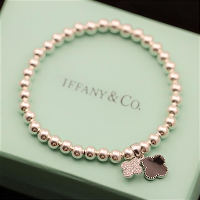 幸运四叶草手链象征什么,四叶草手链真的会给人带来幸运吗