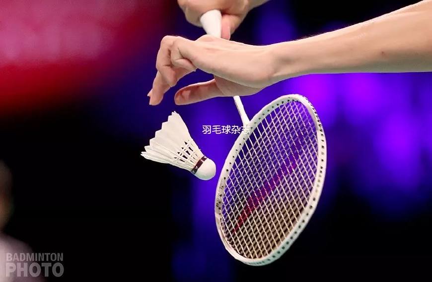 球拍高磅持拍会重吗,球拍磅数越高打得越轻松