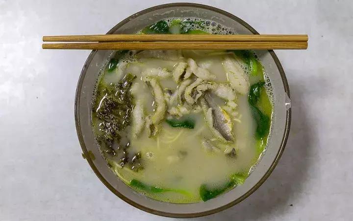 上海必吃榜第一名黄鱼面,上海50一碗的黄鱼面