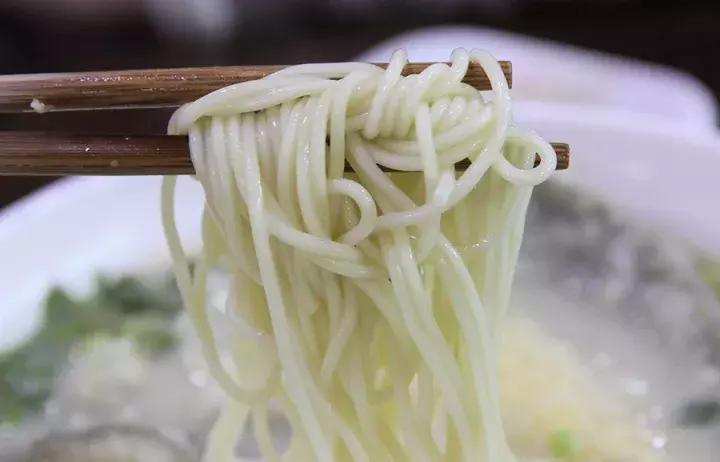 上海必吃榜第一名黄鱼面,上海50一碗的黄鱼面