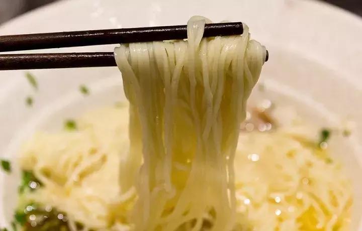 上海必吃榜第一名黄鱼面,上海50一碗的黄鱼面