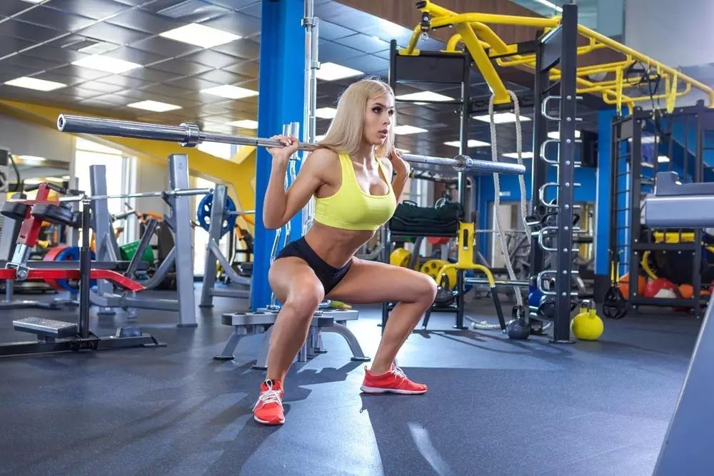 健身训练重量重要还是控制重要,健身深蹲容易导致的损伤