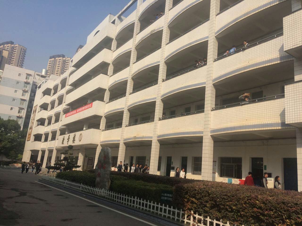 武汉长虹高中新学校,小e进高中最新视频