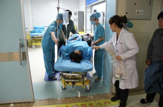 产妇一波三折终平安分娩,产妇独自在家分娩经历