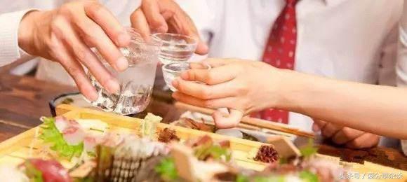 喝酒喝多了醒酒最好的方法,喝酒完全醉了一招快速醒酒