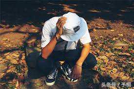 怎么搭配潮流帽子,时尚潮流的帽子搭配