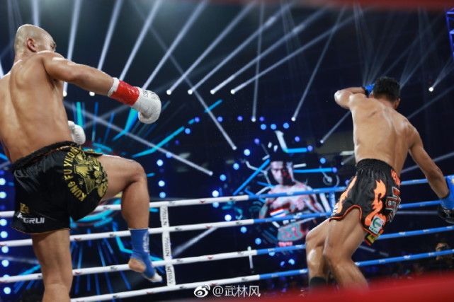 武僧一龙比赛5秒出10拳,一龙罕见高扫腿ko对手功力深厚