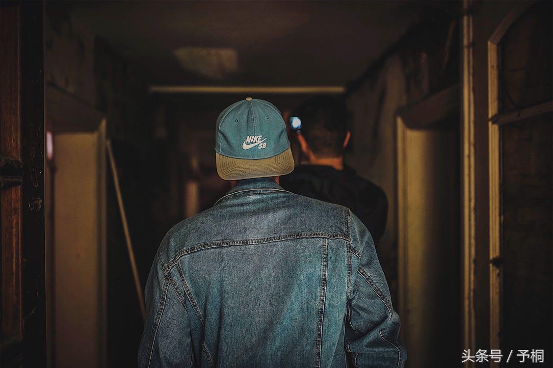 怎么搭配潮流帽子,时尚潮流的帽子搭配