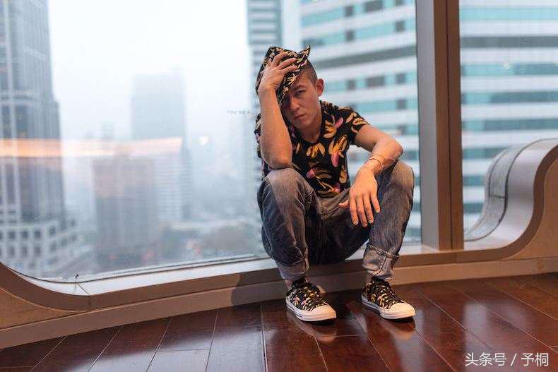 怎么搭配潮流帽子,时尚潮流的帽子搭配