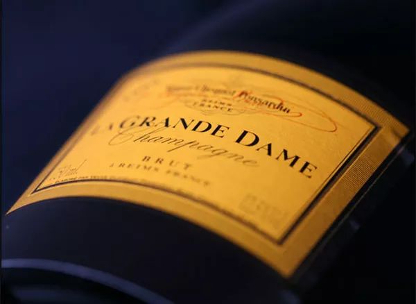 20个香槟大牌，看完就知道该买什么香槟了，附各酒庄顶级作品推荐