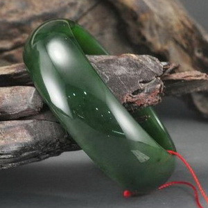 碧玉手镯价格多少,如何挑选和田玉碧玉手镯的好坏