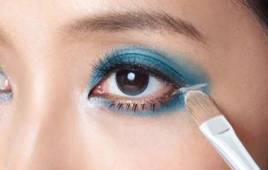 化妆步骤初学者化妆的正确步骤,化妆步骤及化妆用品