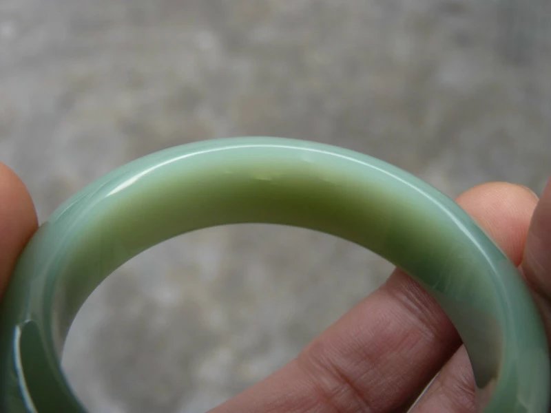 碧玉手镯价格多少,如何挑选和田玉碧玉手镯的好坏