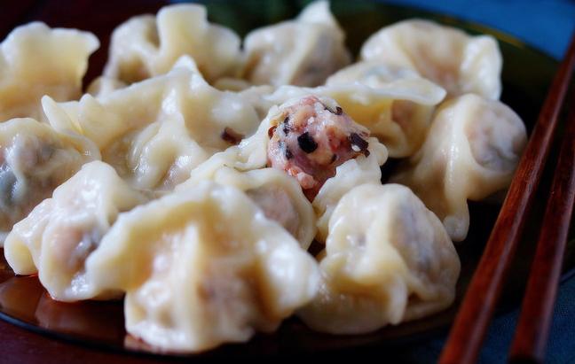 思念速冻三鲜水饺测评,完美复刻炸酥肉