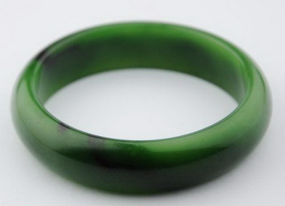 碧玉手镯价格多少,如何挑选和田玉碧玉手镯的好坏