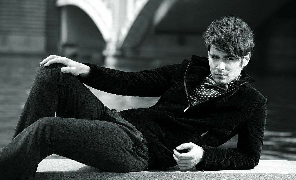 男人戴什么首饰提升气质,男人身材矮小怎么穿才能提升气质