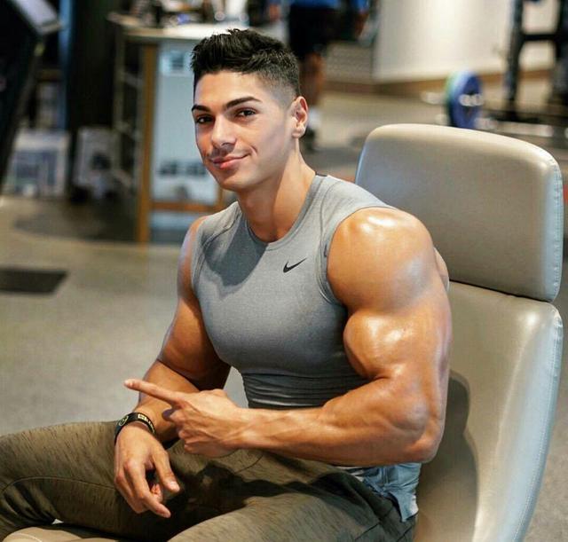 六个打造宽大背部肌肉的训练动作,5个简单的背部训练动作