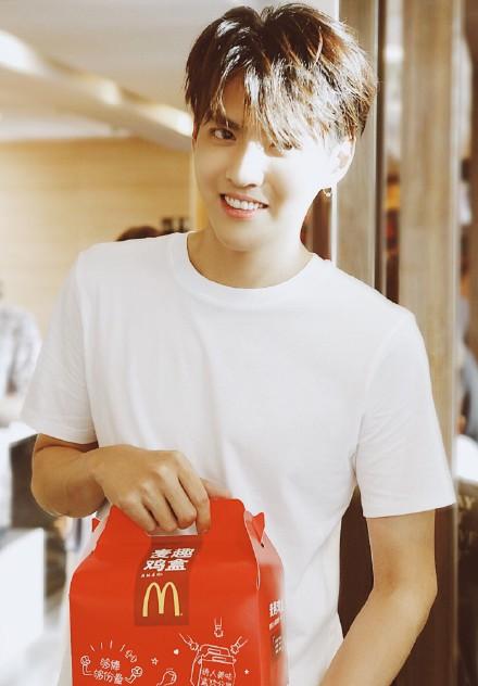 要不是麦当劳改名金拱门，我还不知道它靠社群赚了这么多钱！