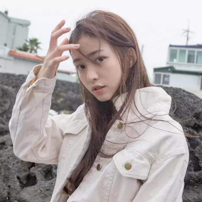 刘海图片女显脸小,有刘海扎发显脸小