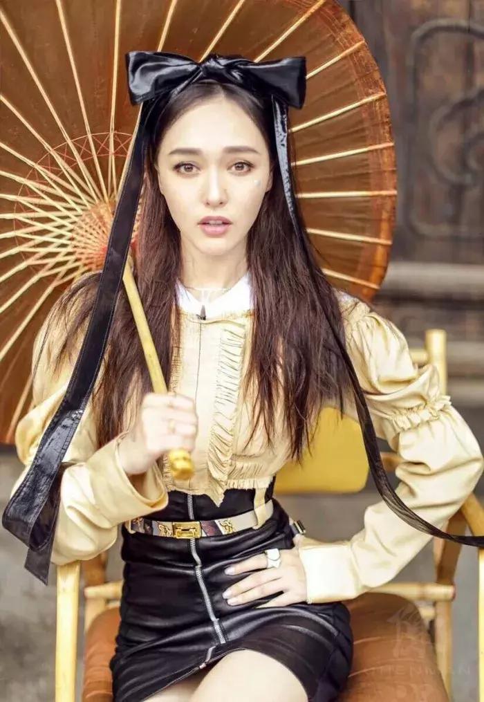 刘海图片女显脸小,有刘海扎发显脸小