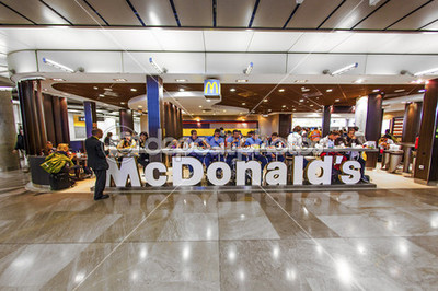 要不是麦当劳改名金拱门，我还不知道它靠社群赚了这么多钱！