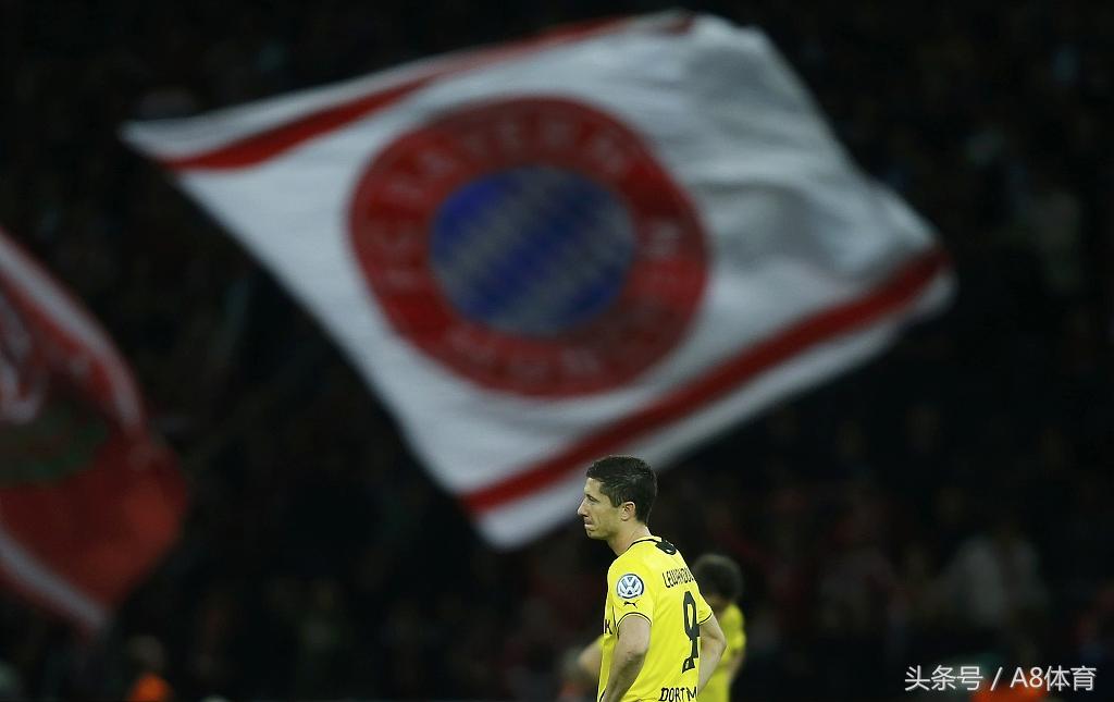 莱万多夫斯基是足球最强中锋吗,足坛十大神锋之莱万多夫斯基