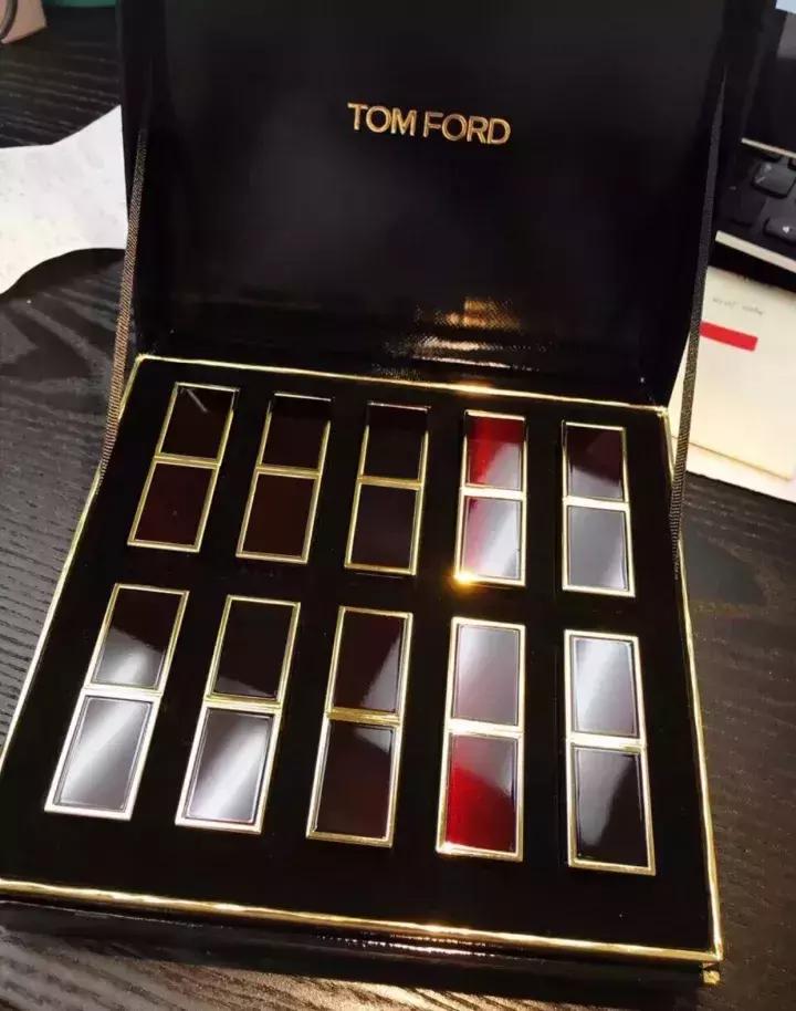 明星晒自己口红,晒男朋友口红